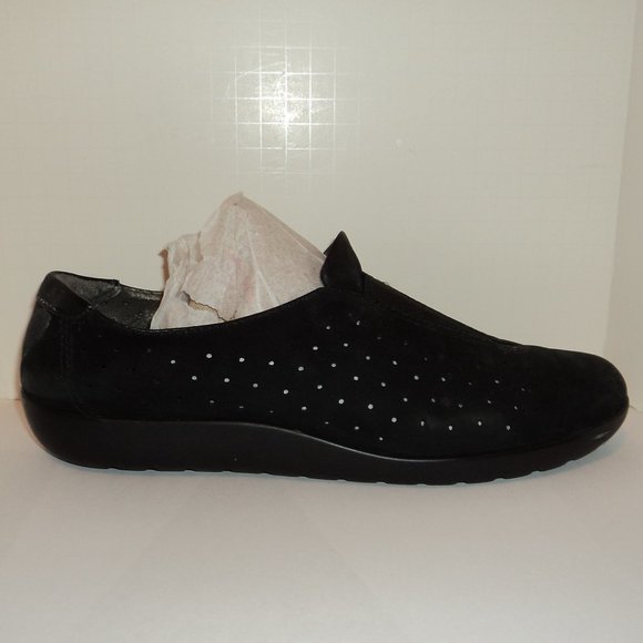 Clarks Women's Size 11 Shoes Loafers Black Suede Slip On - Picture 3 of 10